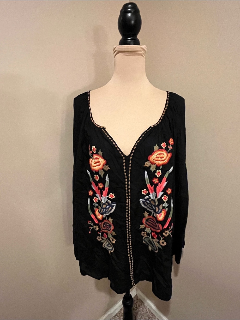 Solitaire Black V neck Bell-Sleeve embroidered front top, size L